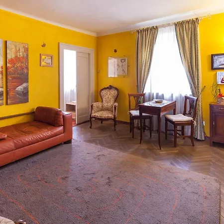Apartment Chiara Arena